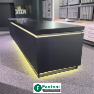 نمونه اجرا پروفیل پاخور مورب خطی با رنگ مشکی مات و قابلیت نورپردازی فانتونی L620