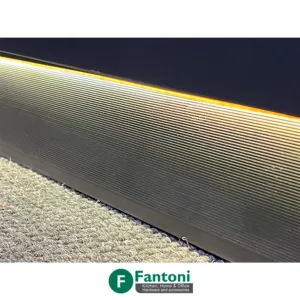 نمونه اجرا پروفیل پاخور مورب خطی با رنگ مشکی مات و قابلیت نورپردازی فانتونی L620