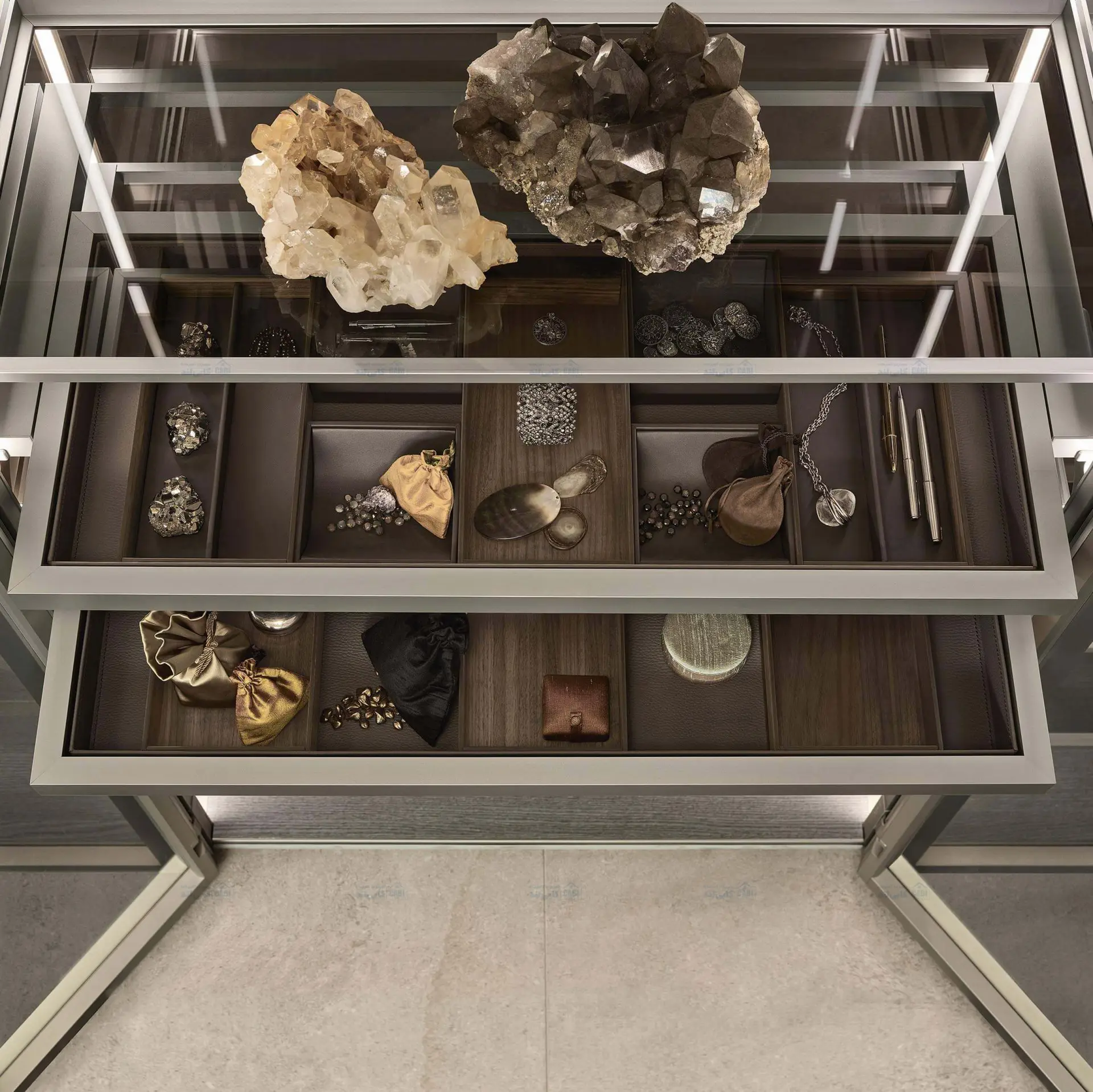 شلف دکوراتیو نوک مدادی مدل Artivex فانتونی P300